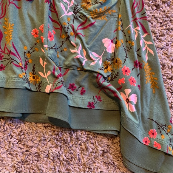 LOGO Lori Goldstein Green Floral Top size S - Picture 5 of 6